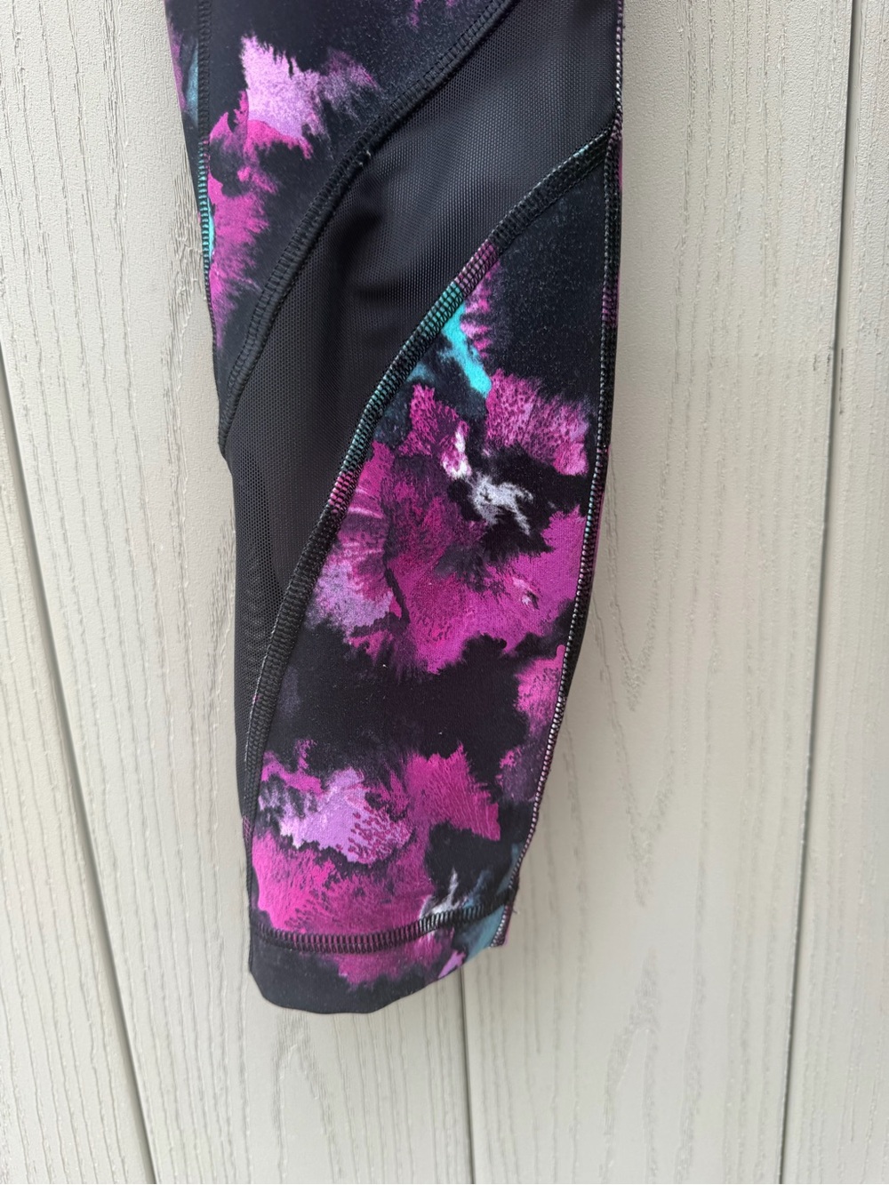 lululemon athletica wBlack, Purple, Teal Abstract-Print Perform Leggings- pocket - Picture 5 of 11